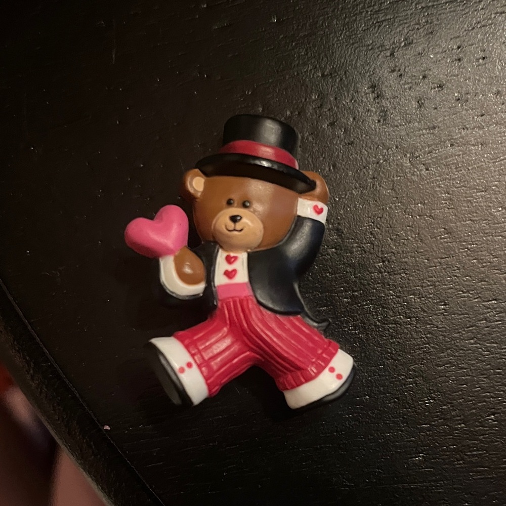 Vintage Hallmark Greetings Teddy Bear with Heart Pin Valentine’s Day 1986
